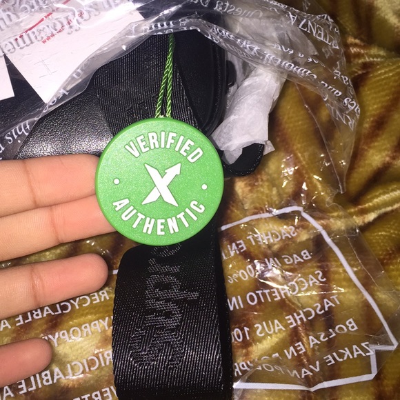 Cross body - Picture 5 of 8